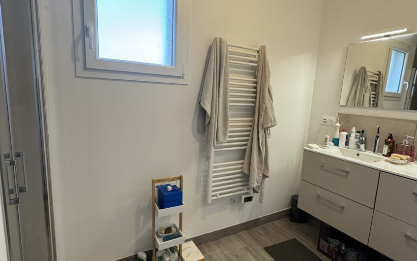 MAISON MITOYENNE DE 91.49 M² MEUBLEE AVEC JARDIN ET GARAGE