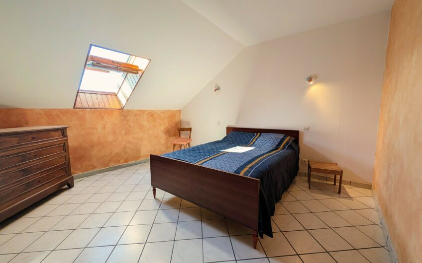 Ancienne ferme rénovée d&rsquo;une surface habitable de 119.59 m² de type T4 avec 100 m² d&rsquo;annexes