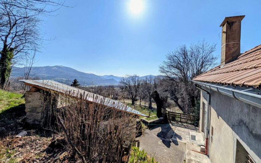 Ancienne ferme rénovée d&rsquo;une surface habitable de 119.59 m² de type T4 avec 100 m² d&rsquo;annexes