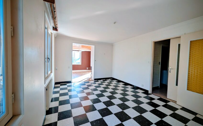 Maison composée de 2 appartements avec vue panoramique.