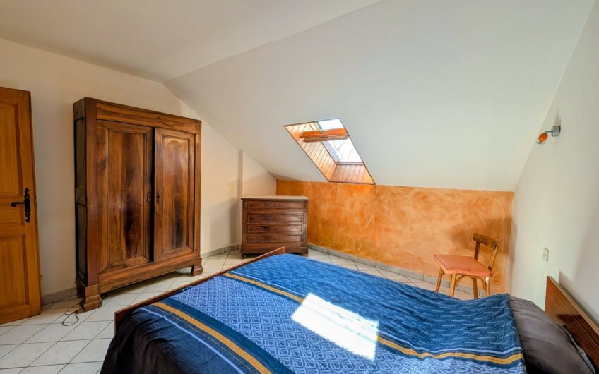 Ancienne ferme rénovée d&rsquo;une surface habitable de 119.59 m² de type T4 avec 100 m² d&rsquo;annexes