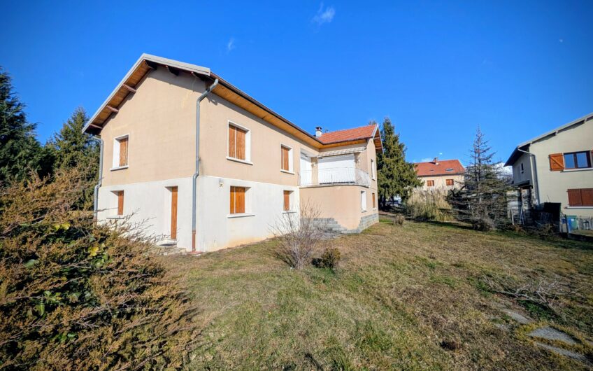Maison composée de 2 appartements avec vue panoramique.