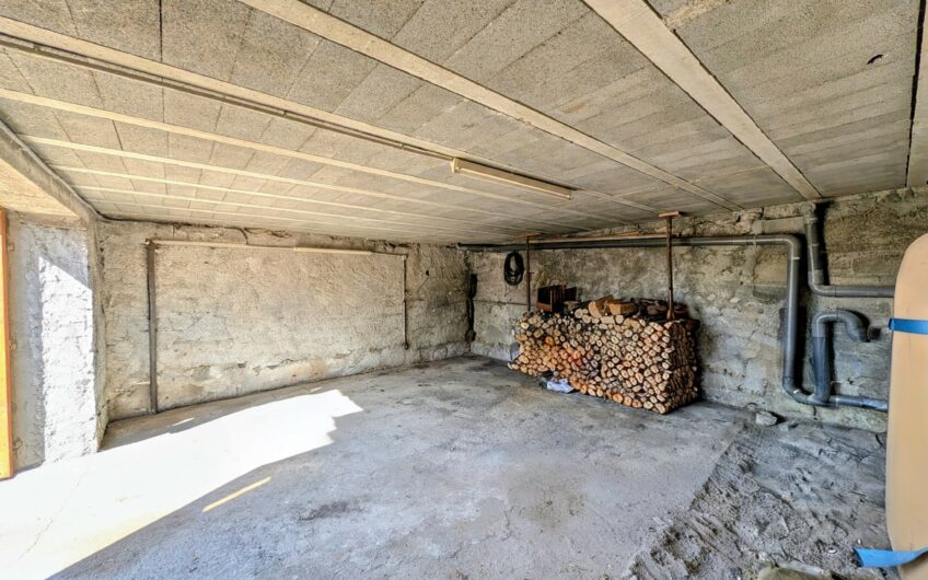 Ancienne ferme rénovée d&rsquo;une surface habitable de 119.59 m² de type T4 avec 100 m² d&rsquo;annexes