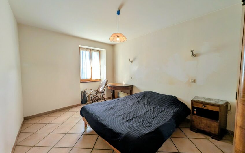 Ancienne ferme rénovée d&rsquo;une surface habitable de 119.59 m² de type T4 avec 100 m² d&rsquo;annexes