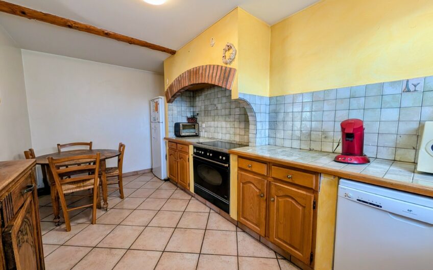 Ancienne ferme rénovée d&rsquo;une surface habitable de 119.59 m² de type T4 avec 100 m² d&rsquo;annexes