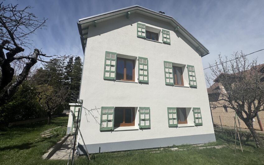 Belle maison T6/7 de 112.32 m² avec 2 garages et jardin