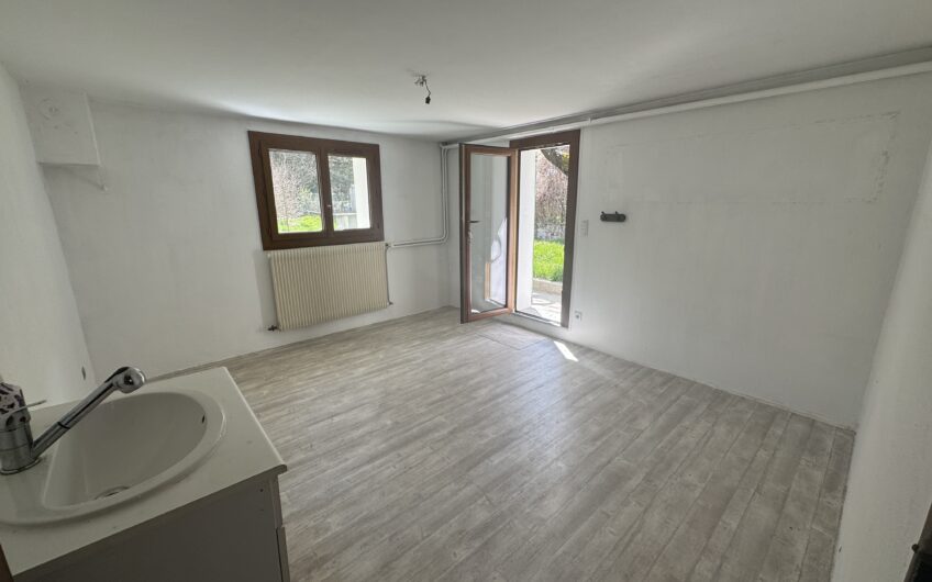Belle maison T6/7 de 112.32 m² avec 2 garages et jardin