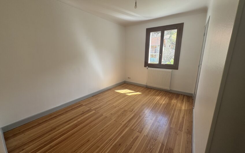 Belle maison T6/7 de 112.32 m² avec 2 garages et jardin