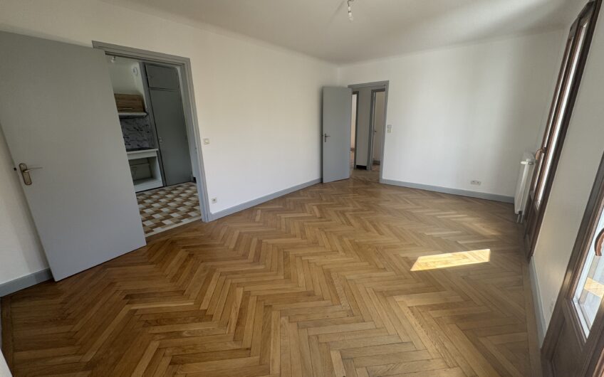Belle maison T6/7 de 112.32 m² avec 2 garages et jardin