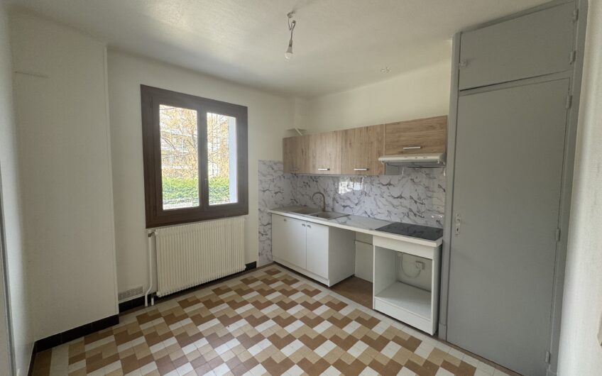 Belle maison T6/7 de 112.32 m² avec 2 garages et jardin