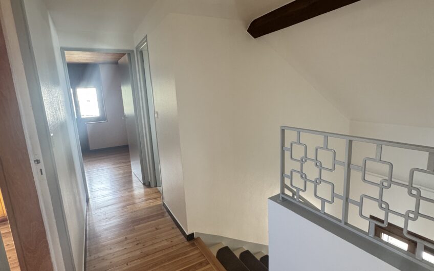 Belle maison T6/7 de 112.32 m² avec 2 garages et jardin