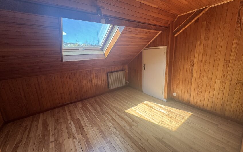Belle maison T6/7 de 112.32 m² avec 2 garages et jardin