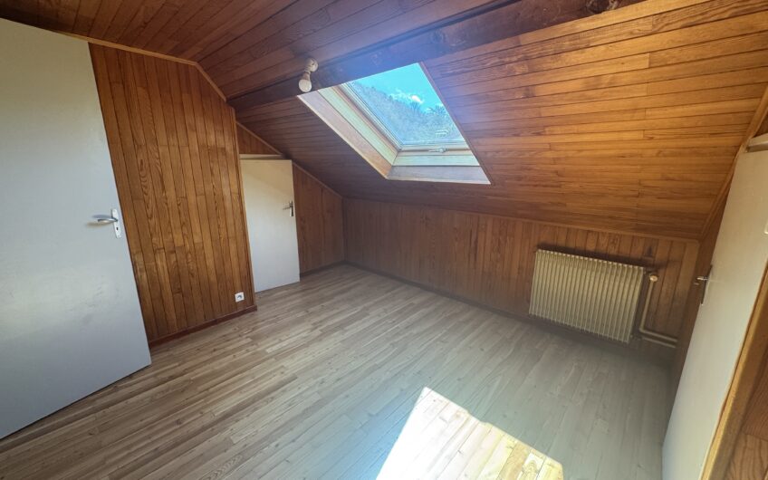 Belle maison T6/7 de 112.32 m² avec 2 garages et jardin