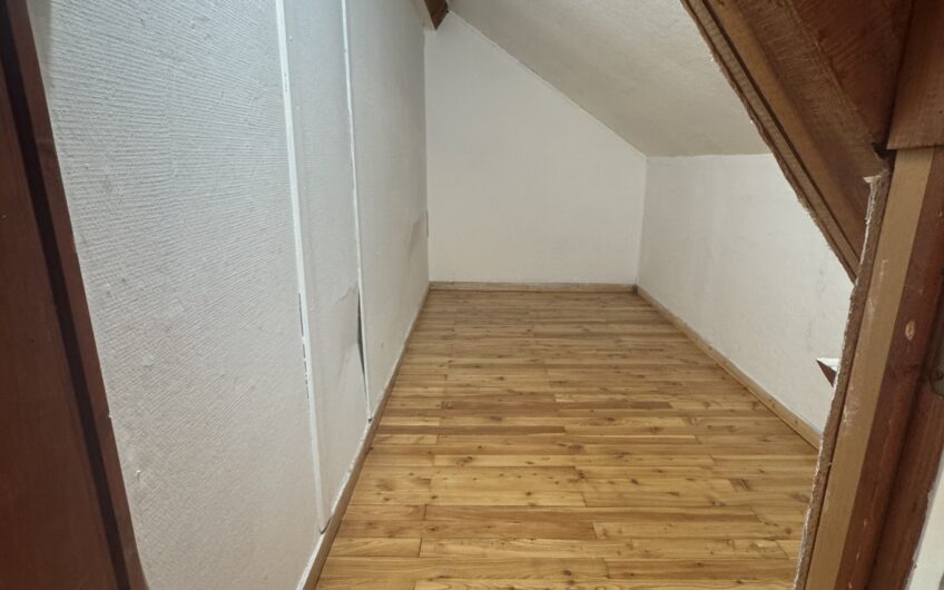 Belle maison T6/7 de 112.32 m² avec 2 garages et jardin