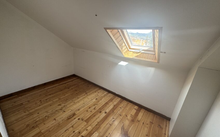 Belle maison T6/7 de 112.32 m² avec 2 garages et jardin