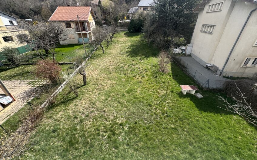 Belle maison T6/7 de 112.32 m² avec 2 garages et jardin