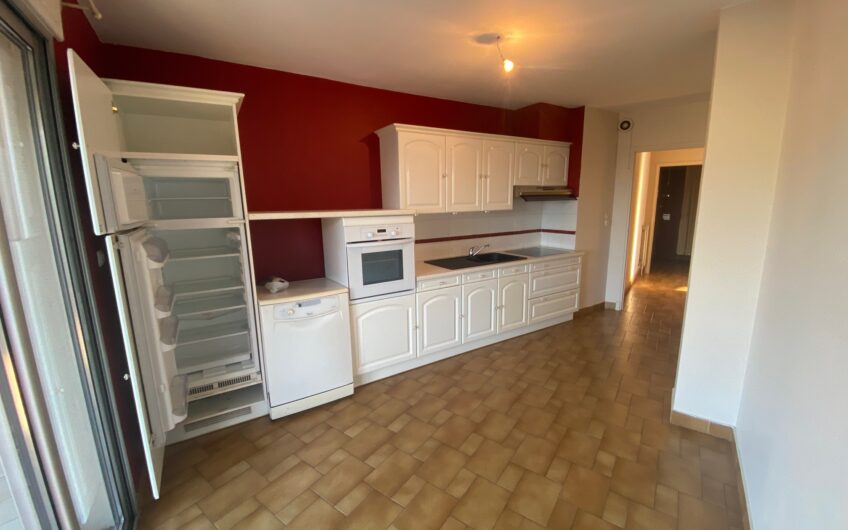 BEL APPARTEMENT T3 DE 94.32 M² AVEC TERRASSE, CAVE ET GARAGE