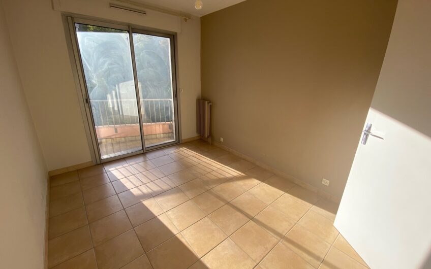 BEL APPARTEMENT T3 DE 94.32 M² AVEC TERRASSE, CAVE ET GARAGE