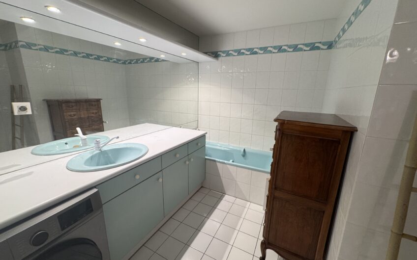 BEL APPARTEMENT MEUBLÉ T2 BIS DE 59.39 M² AVEC TERRASSE, CAVE, GARAGE ET PARKING