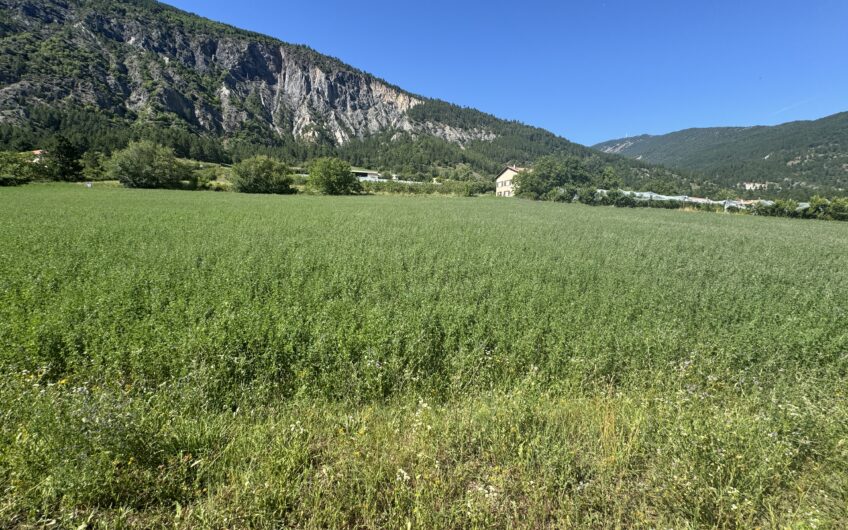 13 TERRAINS A BATIR VIABILISES DE 520 A 740 M², VUE DEGAGEE ET LIBRE CONSTRUCTEUR